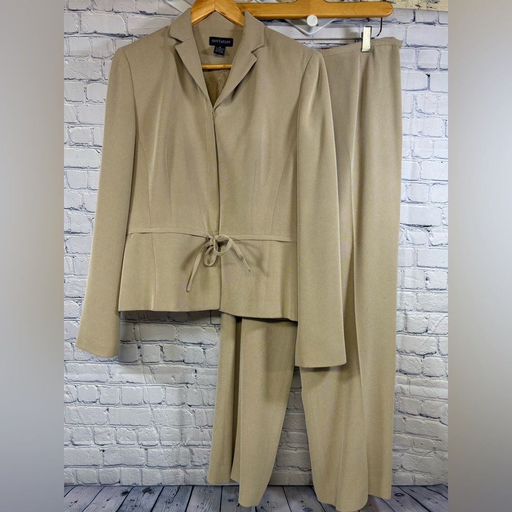 AnnTaylor 2 Piece Classic Minimalist Business Casual Tan Suit Blazer 6 Pants 10P